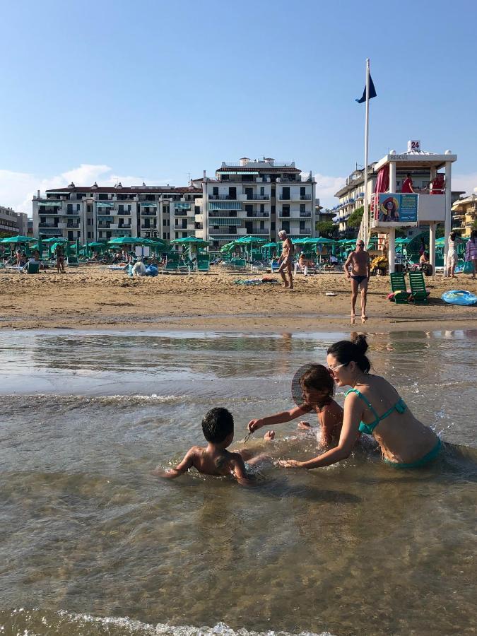 Residence El Palmar Fronte Mare, Fronte Spiaggia Lido di Jesolo Exterior foto